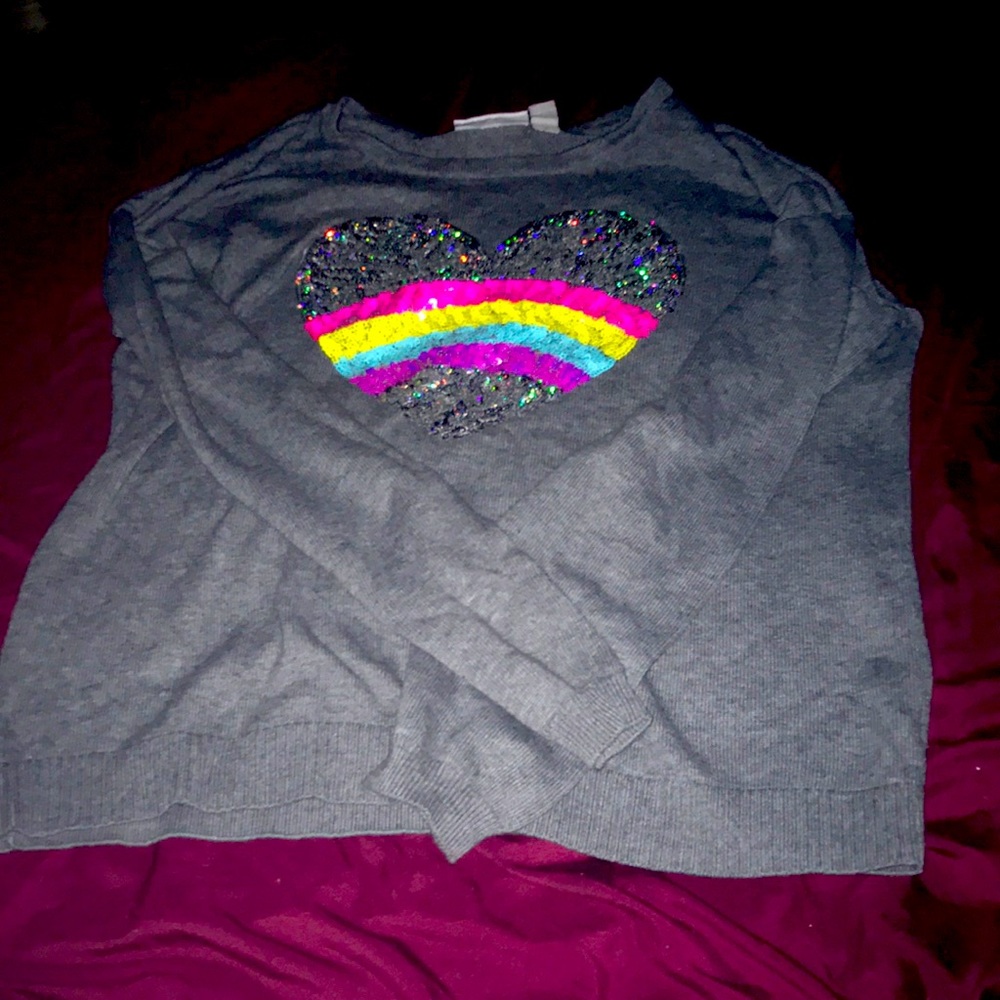 This is a long sleeve rainbow heart shirt 💕